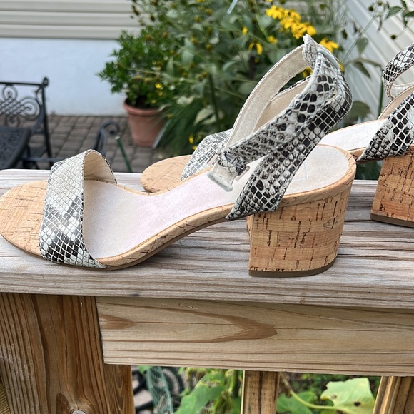 Snakeskin sandals - Picture 3 of 7